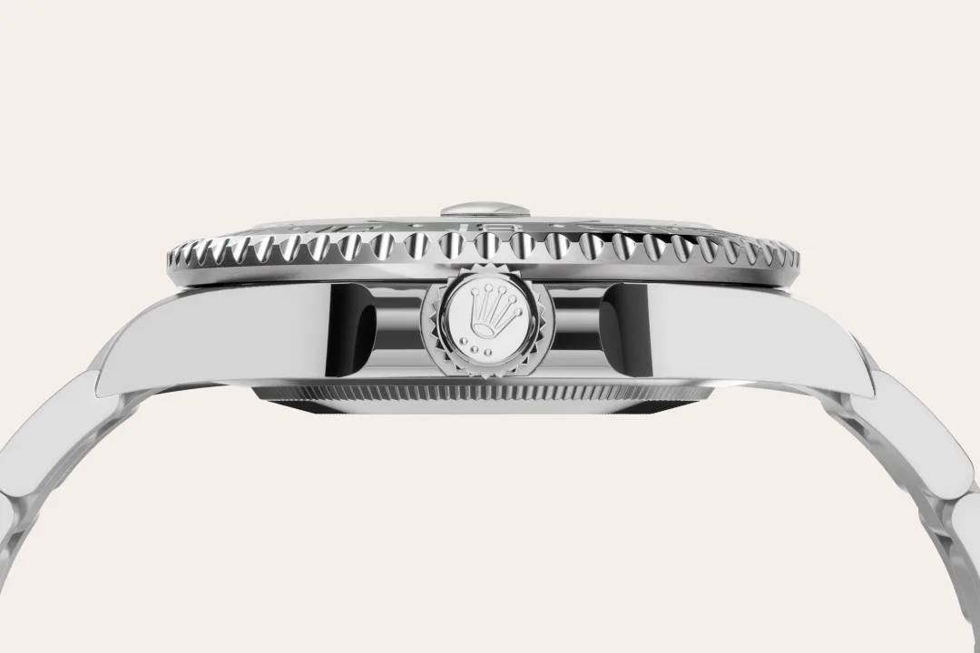 Rolex GMT-Master II in Oystersteel with a black dial, bidirectional rotatable 24-hour graduated bezel, and Oyster bracelet, m126720vtnr-0001 - Crisson