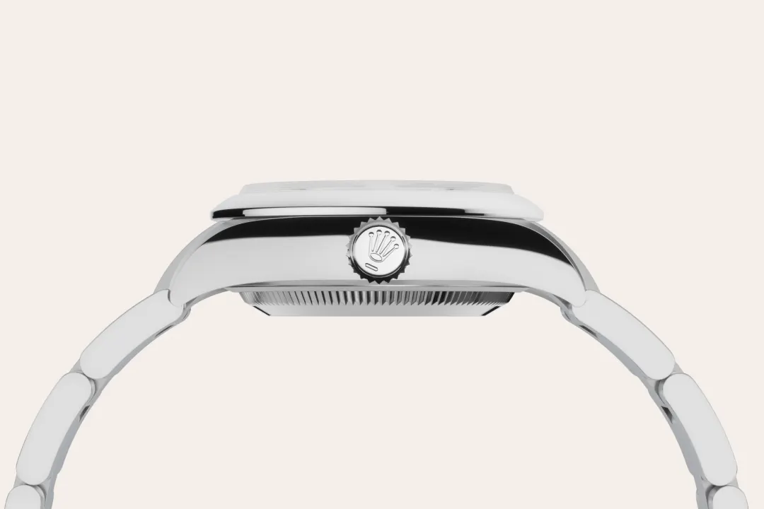 Rolex Oyster Perpetual 28 in Oystersteel with a silver dial, domed bezel, and Oyster bracelet, m276200-0001 - Crisson Rolex Oyster Perpetual 28 in Oystersteel with a silver dial, domed bezel, and Oyster bracelet, m276200-0001 - Crisson