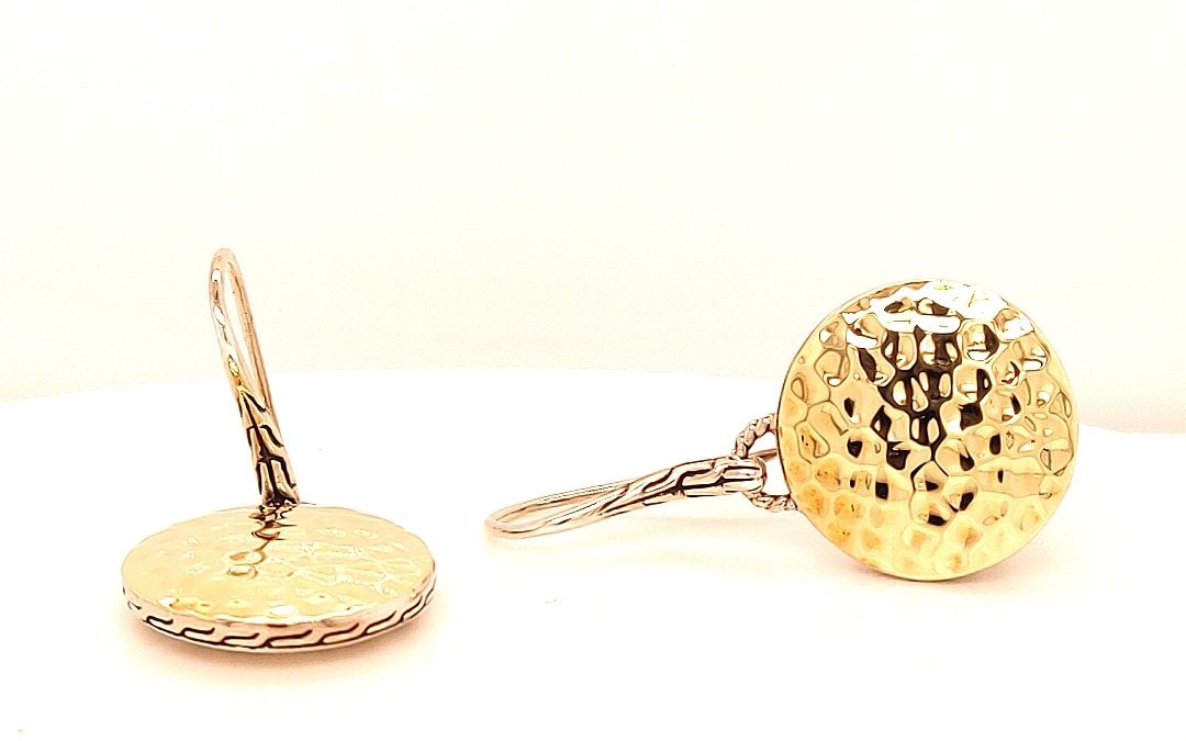 John Hardy Earrings Pictured:Hammered Drop Earrings, Sterling Silver and 18kt Gold$795(HPS 2529 18K)Available At Crisson Monday – Saturday10am – 5pmFace Masks Are A MustPhysical Distancing Is A MustFor More Information:Email: info@crisson.comPhone: 295-2351#JohnHardy #August #jewelry #gifts #Bermuda #love #shoplocal #shopatcrisson