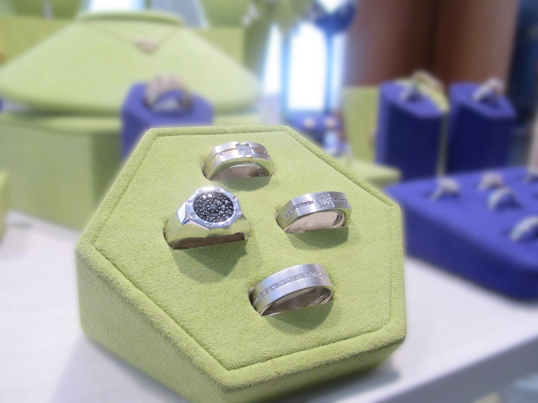 Effy Gents Collection Available At Crisson Price Range For 14kt Gold Rings Pictured:$1,555 - $2,150Crisson HamiltonMonday - Saturday10am - 5pmFace Masks Are A MustPhysical Distancing Is A MustEffy Collection Also Available At Crisson Dockyard#Effy #rings #fashion #ringsforhim #gents #shoplocal #shopatcrisson