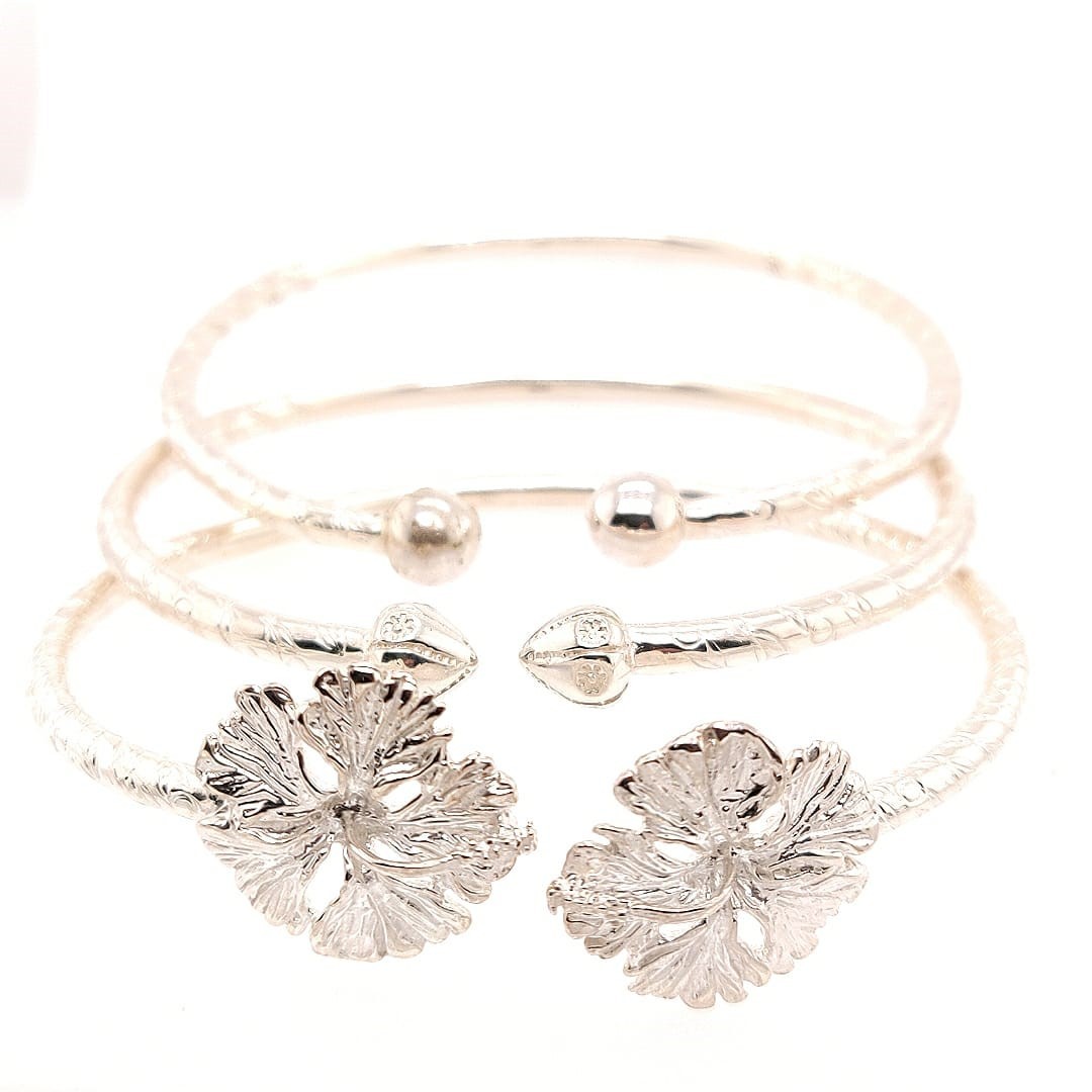 HOT SALE Sterling Silver Bangles 🤩50% OFF Crisson Hamilton Wednesday, October 13 - Saturday, October 16Face Masks Are A MustPhysical Distancing Is A MustDiscount Valid In Store OnlySome Restrictions Do Apply#Crisson #Bangles #SterlingSilver #Sale #Discount #love #fashion #gifts #Bermuda #shoplocal #shopatcrisson