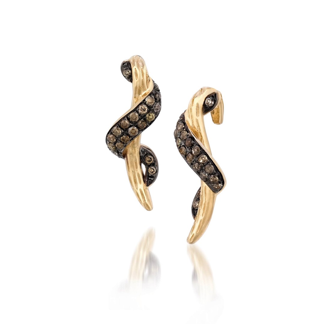 LeVian Chocolate Diamond Jewelry! Special Prices Available 🤩Earrings Pictured:Chocolate Diamond 14kt Gold EarringsHGS 1253Crisson HamiltonMonday - Saturday10am - 5pmFace Masks Are A MustPhysical Distancing Is A MustFor More Information: Email: info@crisson.comPhone: 295-2351#Levian #Crisson #ChocolateDiamonds #love #fashion #gifts #Bermuda #shoplocal #shopatcrisson