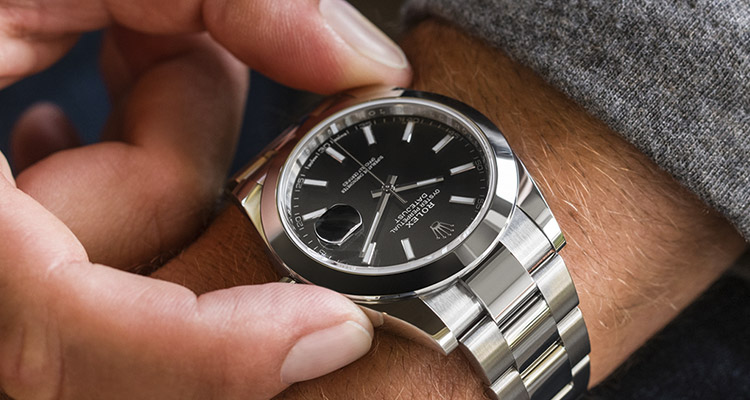 rolex-servicing-procedure-worn-watch_portrait Servicing your Rolex at Crisson, Bermuda